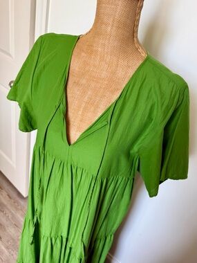 EUC Deluc Bright Green V-Neck Tiered Maxi Dress Sz SMALL